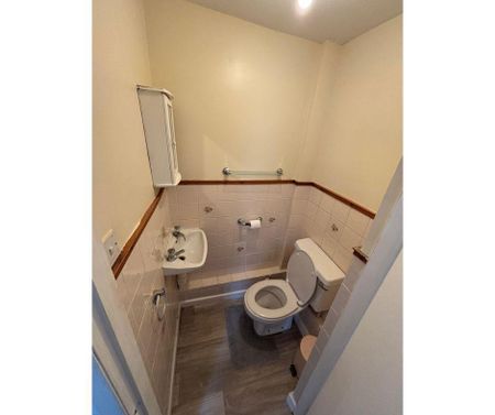 2 bedroom semi-detached house to rent - Photo 5