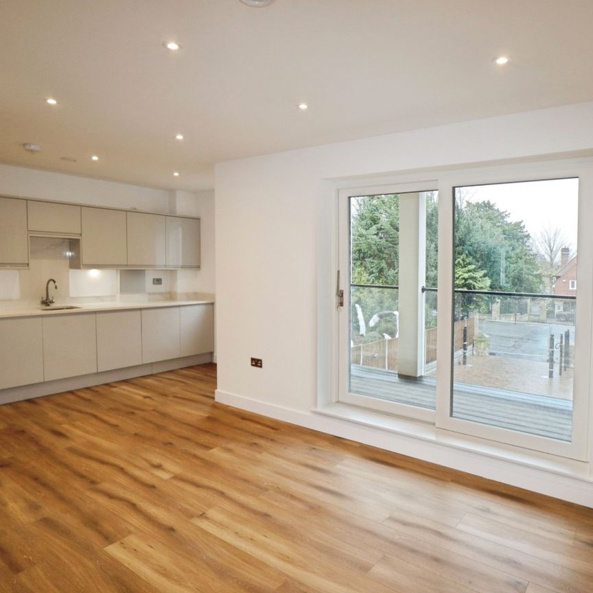 2 bedroom Flat To Let - Photo 1