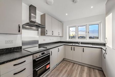 4 bedroom end of terrace house to rent - Photo 4