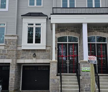 For Lease - 27 Lyall Stokes Circle, East Gwillimbury, Ontario - Photo 3