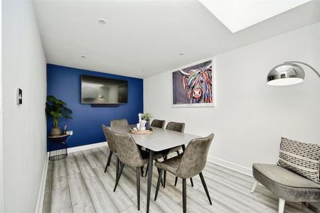 3 bedroom end of terrace house to rent - Photo 4