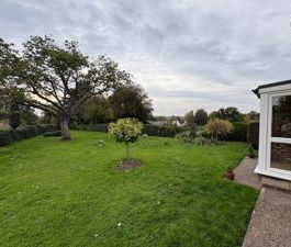 Monthly Rental Of £1,250 exclusive of all services and council tax - Photo 5