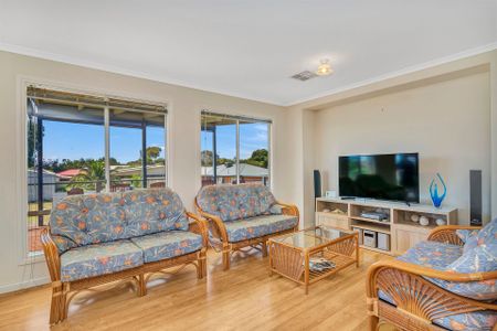Green Reef Beach House | Furnished Short Term - Photo 3