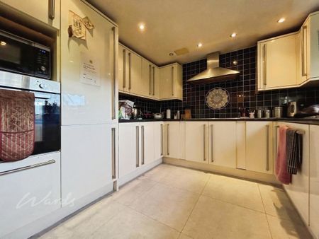 3 bedroom semi-detached house to rent - Photo 3