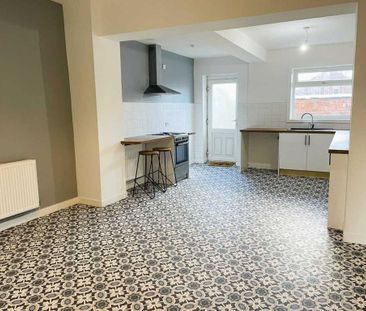 2 bedroom end of terrace house to rent - Photo 1