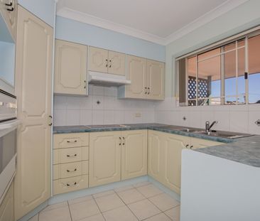 Spacious ground floor unit - Photo 3