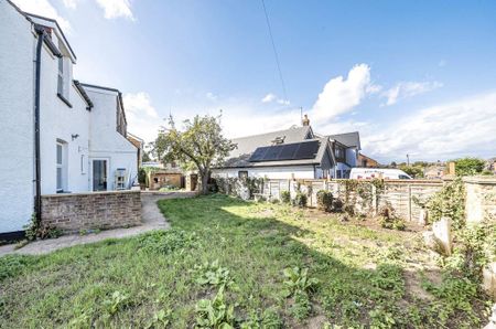 4 bedroom detached house to rent - Photo 3