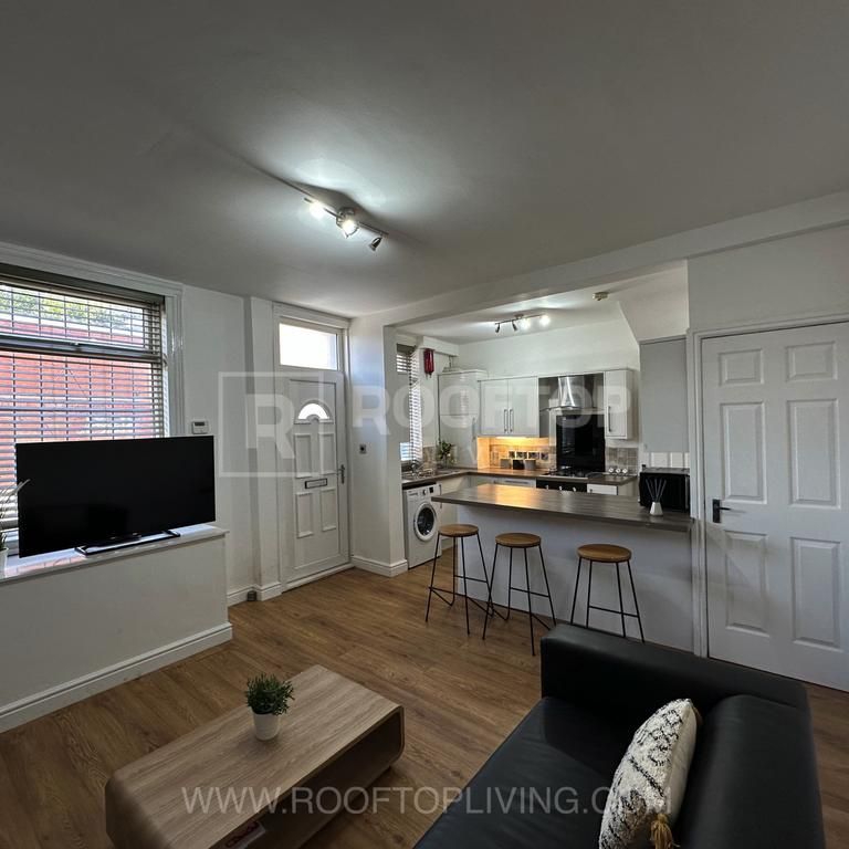 4 bedroom house to rent - Photo 1