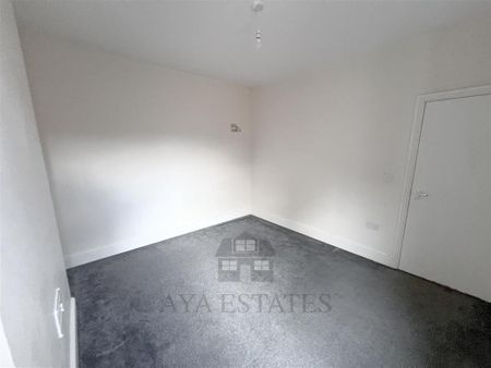 4 bedroom apartment to rent - Photo 3
