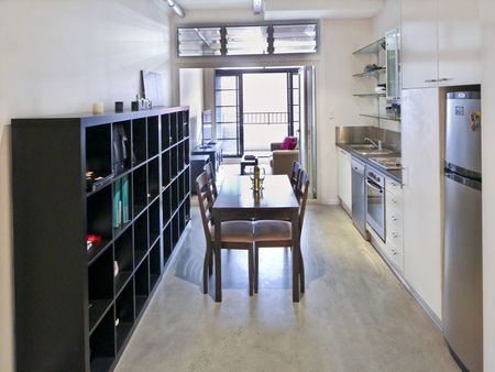 Sophisticated and Stylish One Bedroom Apartment - Photo 2