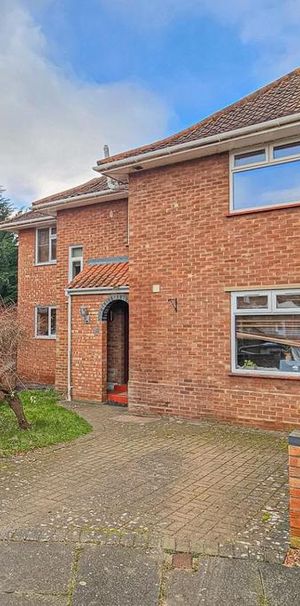 1 bedroom in a house share to rent - Photo 2