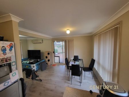 Low Maintenance 3 Bedroom Townhouse - Photo 4