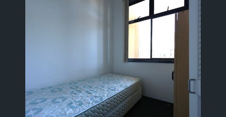 STUDENT ONLY Loft-Style Student Accommodation – Prime Location! - Photo 2