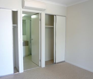 SPACIOUS AND MODERN JUST MINUTES FROM THE CBD - Photo 4