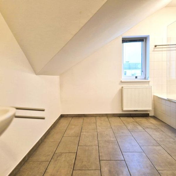 Pillweinstraße, sonnige und ruhig gelegene Dachgeschosswohnung mit 76 m2 plus Terrasse im 4.OG mit Lift, 3 Zimmer - Photo 1
