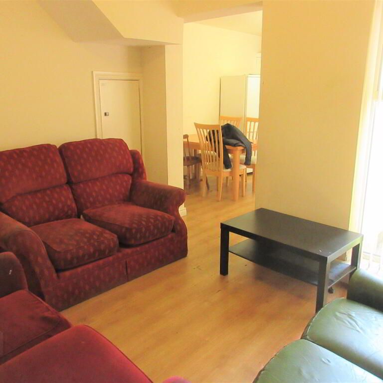 Great Student House, 88 Agincourt Avenue, Queens Quarter, Belfast, BT7 1QB - Photo 1