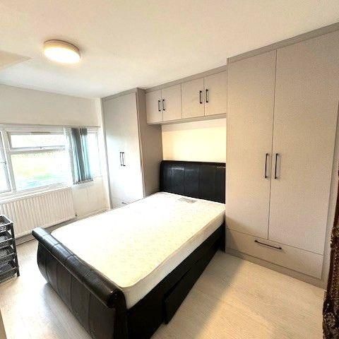 4 bedroom semi-detached house to rent - Photo 1