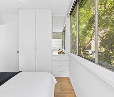 Bright, Well-Located Apartment at the Elizabeth Bay ‘Loop’ - Photo 5