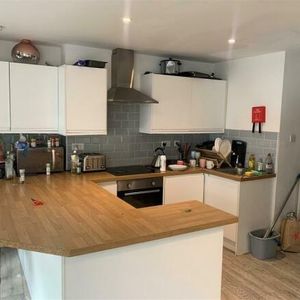 1 bedroom in a house share to rent - Photo 2