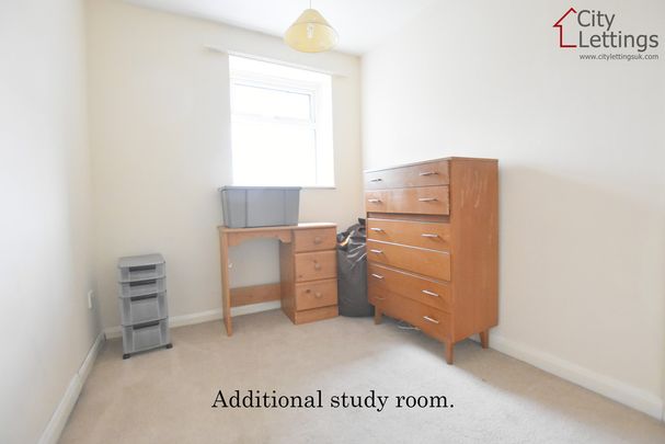 3 Bedroom End Terraced House - Photo 1