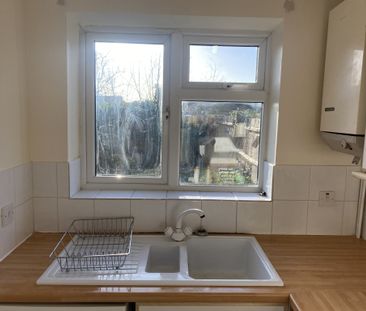 A delightful 2 Bed House TO LET in Milton Garden With Off Street Pa... - Photo 6