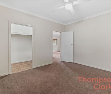 Amazing home with extras! - Photo 6