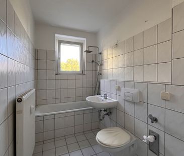 Renovierte 2-Zi.-Wohnung mit Balkon, im Erdgeschoss - Photo 3