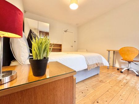 3 bedroom flat to rent - Photo 3