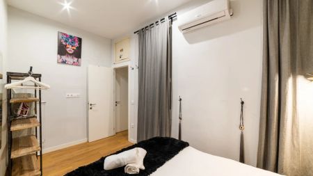 5-bedroom apartment for rent in Embajadores, Madrid - Photo 2