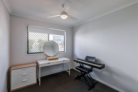 Beautiful Family Home In The Heart Of Coomera - Photo 4