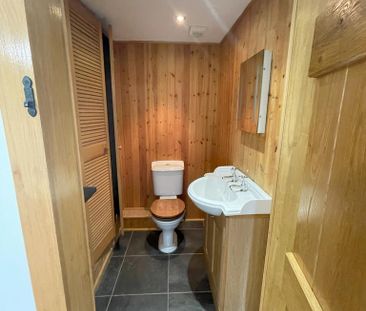 2 bedroom character property to rent - Photo 6