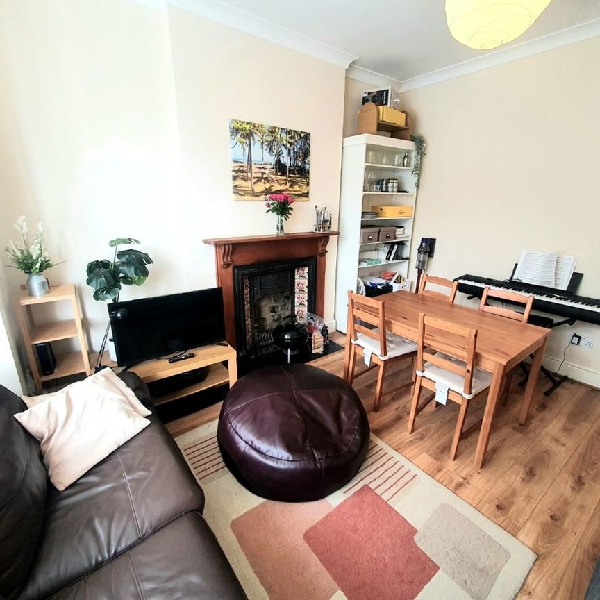 2 Bed Flat, London, SW16 - Photo 1