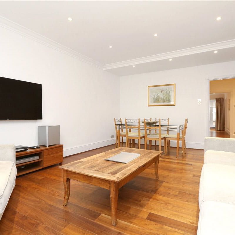 A modern and spacious apartment of approximately 1,022 square feet - Photo 1