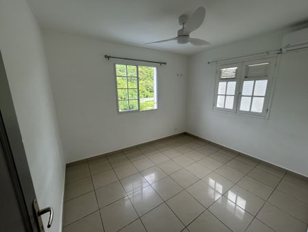 Location Appartement 3 pièces 70m² LE GOSIER 97190 - Photo 4