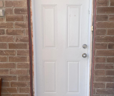 For Lease - 16 Golden Springs Drive, Brampton, Ontario - Photo 4