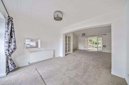 4 bedroom detached house to rent - Photo 3