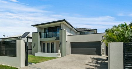 Stunning 5-Bedroom Family Home in Heathwood - Photo 5