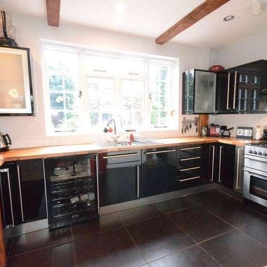 London Road, Datchet, SL3 - Photo 1