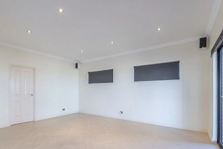 Magnificent 2-Storey Home - An Entertainer's Dream! - Photo 3