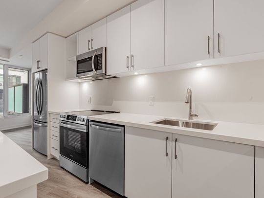 For Lease - 333 Sunseeker Avenue Unit# 117, Innisfil, Ontario - Photo 1