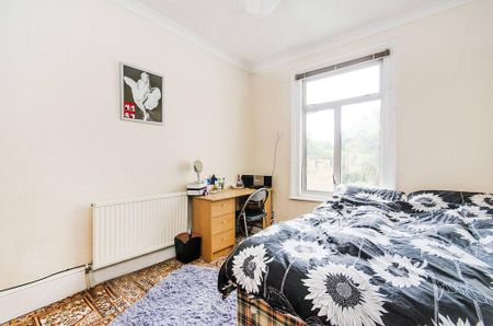3 bedroom flat to rent - Photo 4