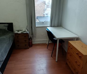 Room in a Shared Flat, Green Street, E13 - Photo 5