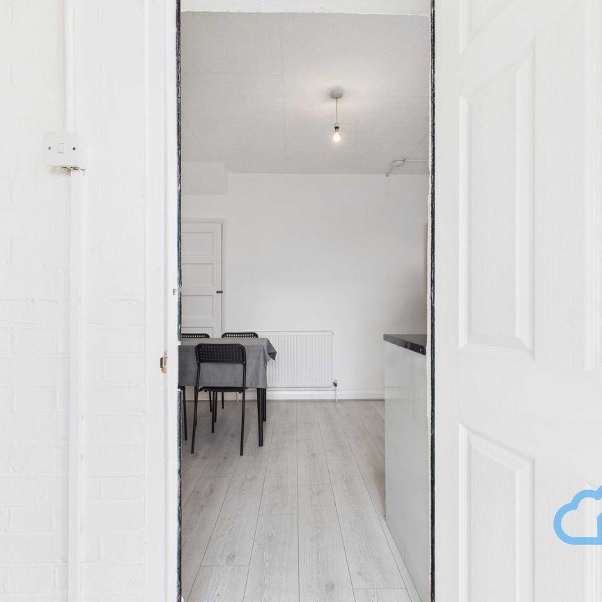 RM3 Regal Court | Enfield | London | N18 2XU - Photo 1