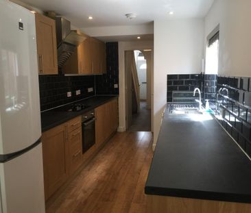 4 bedroom terraced house to rent - Photo 6