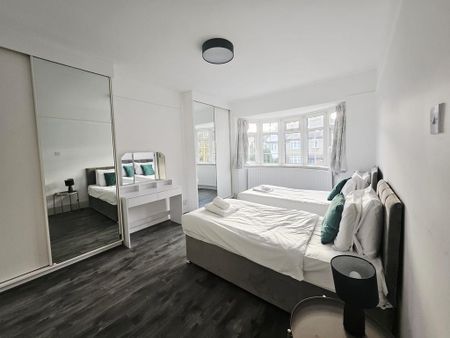 4 bedroom semi-detached house to rent - Photo 5