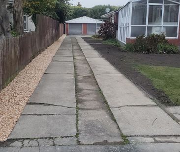 Near Memorial Ave, 5min walk to Burnside High - Photo 2