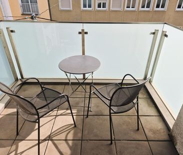 Palais Bismarck! Sonnige 4-Zimmer-Wohnung mit Balkon, 80 m² WNFL, K... - Photo 2