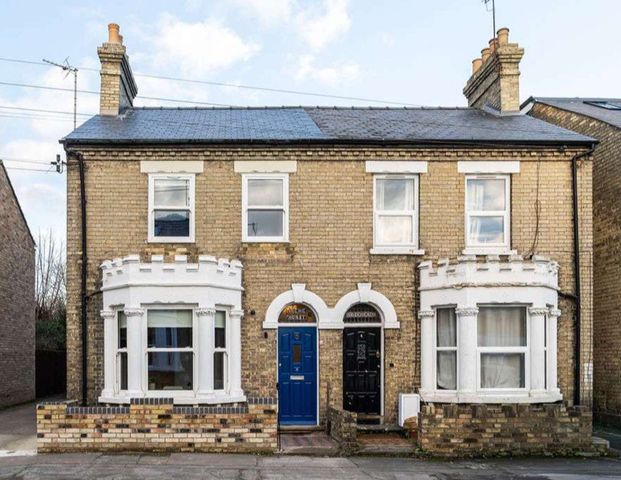 Victorian character meets modern shared living | Moments from Mill Road and the station Room 6 - Photo 1
