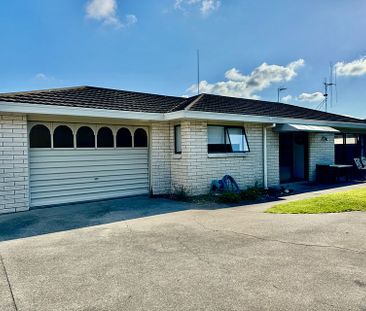 Chic 2BR one level unit Avenues Central Tauranga - Photo 2