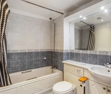 Room in a Shared Flat, Manchester Road, E14 - Photo 1